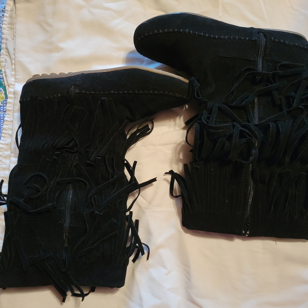 Black fringe boots